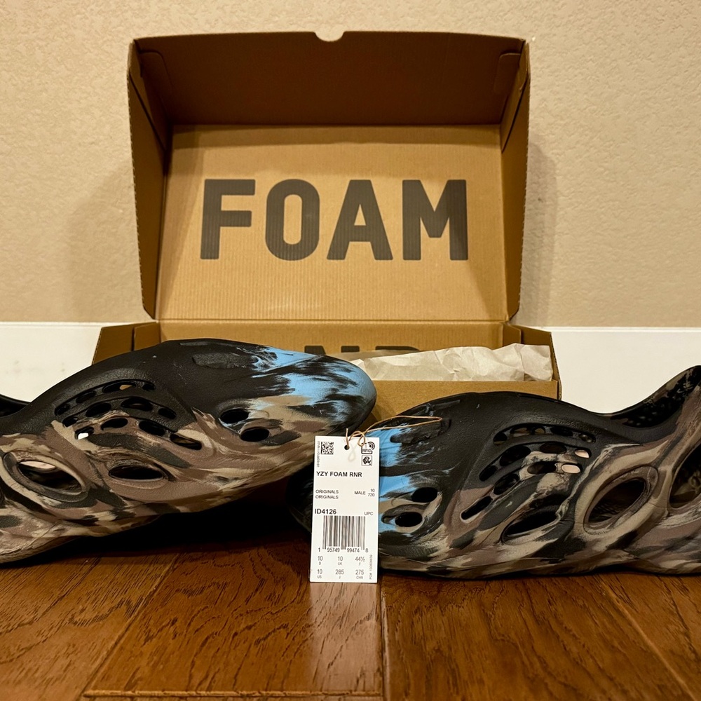 Yeezy Foam Runner Black and Gray